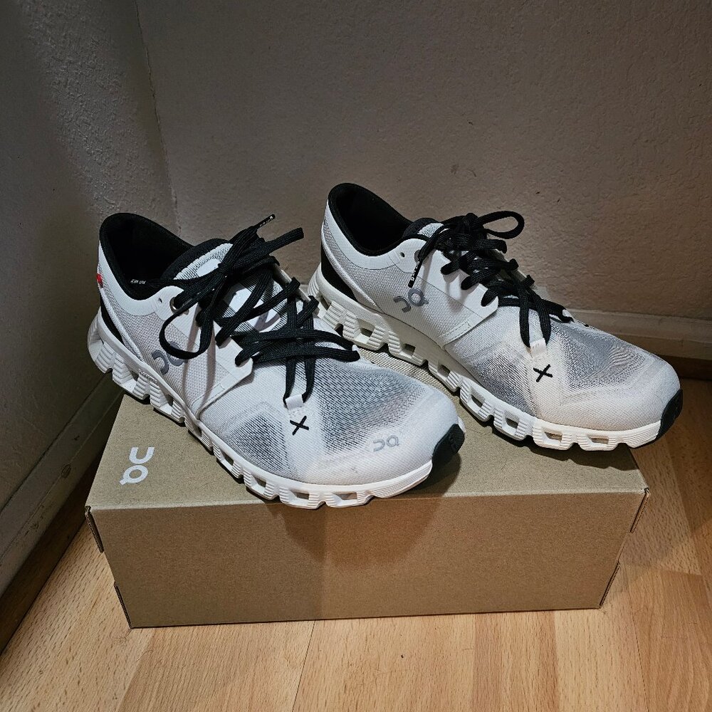 Women’s Size 7.5 M On Cloud X3 Running Shoes Sneakers White/Black EUC